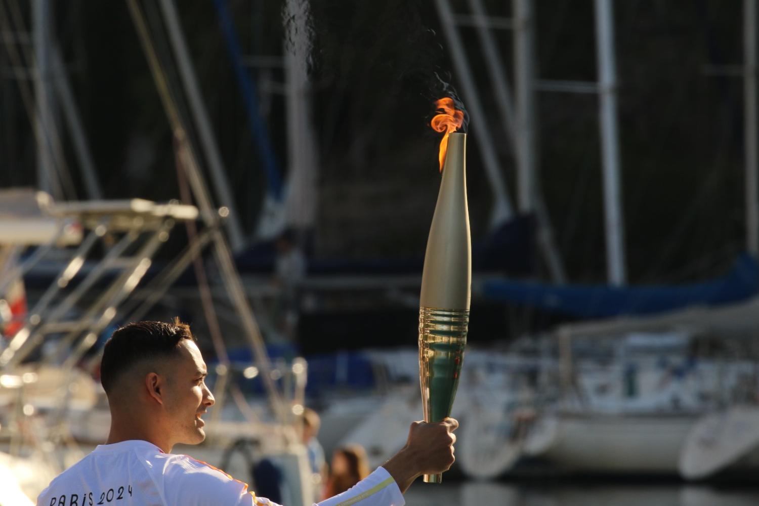 Etape de la flamme olympique à Port-Miou