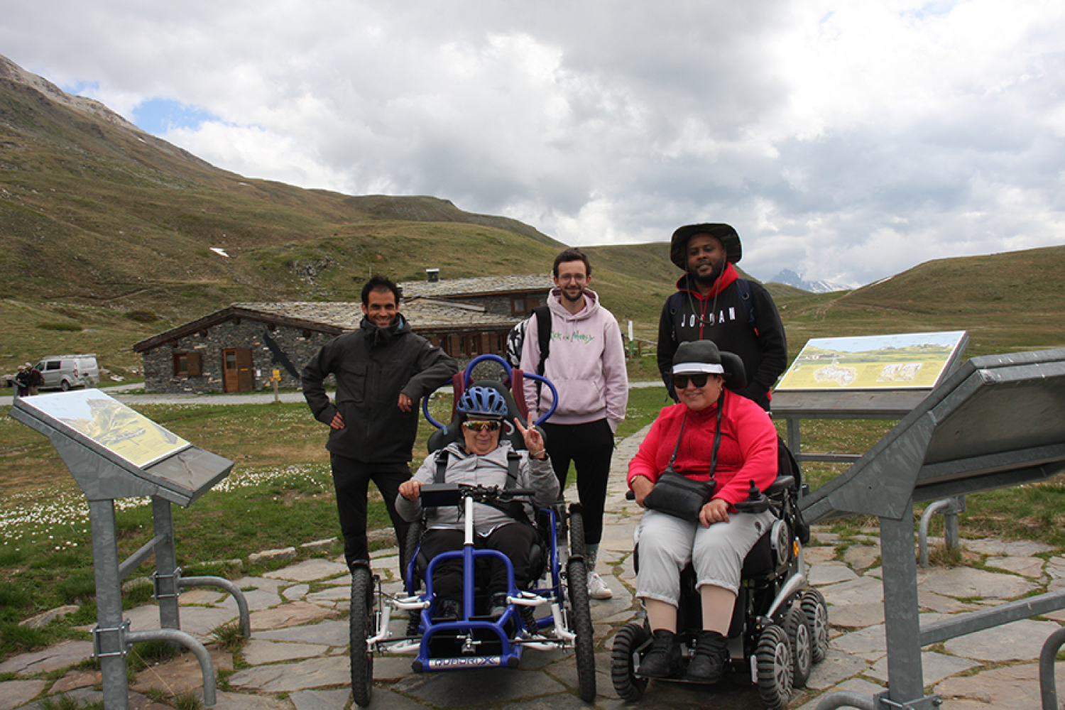 tables_dorientation_accessibles_au_refuge_du_plan_du_lac_c_sylvain_berger_-_apf_france_handicap.png